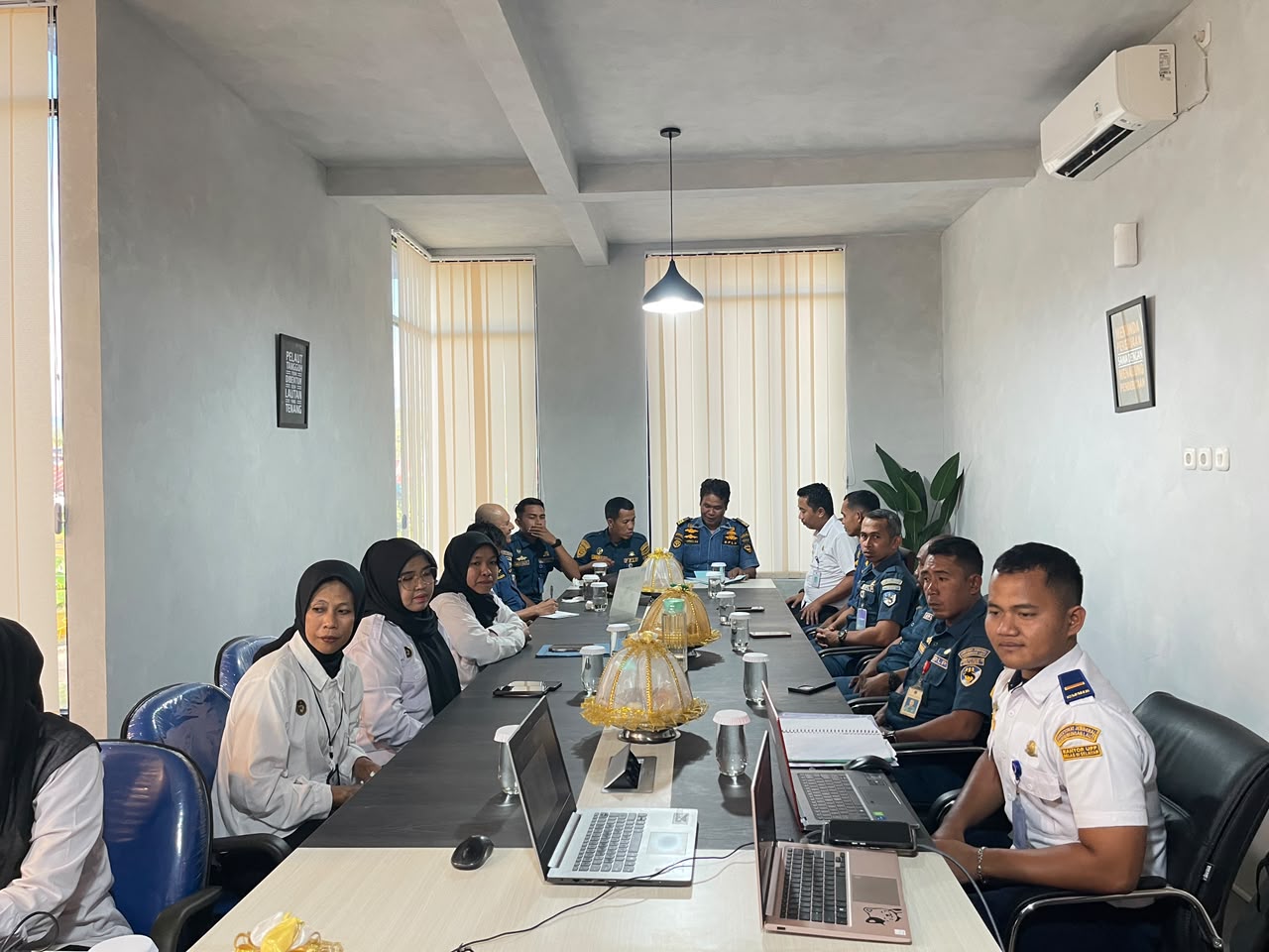 Rapat Evaluasi Kinerja dan Pelayanan Publik